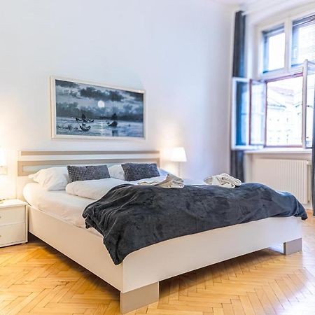 Deluxe 3Br Apt. Wiener Stadthalle - Suitable For Longstays Luaran gambar