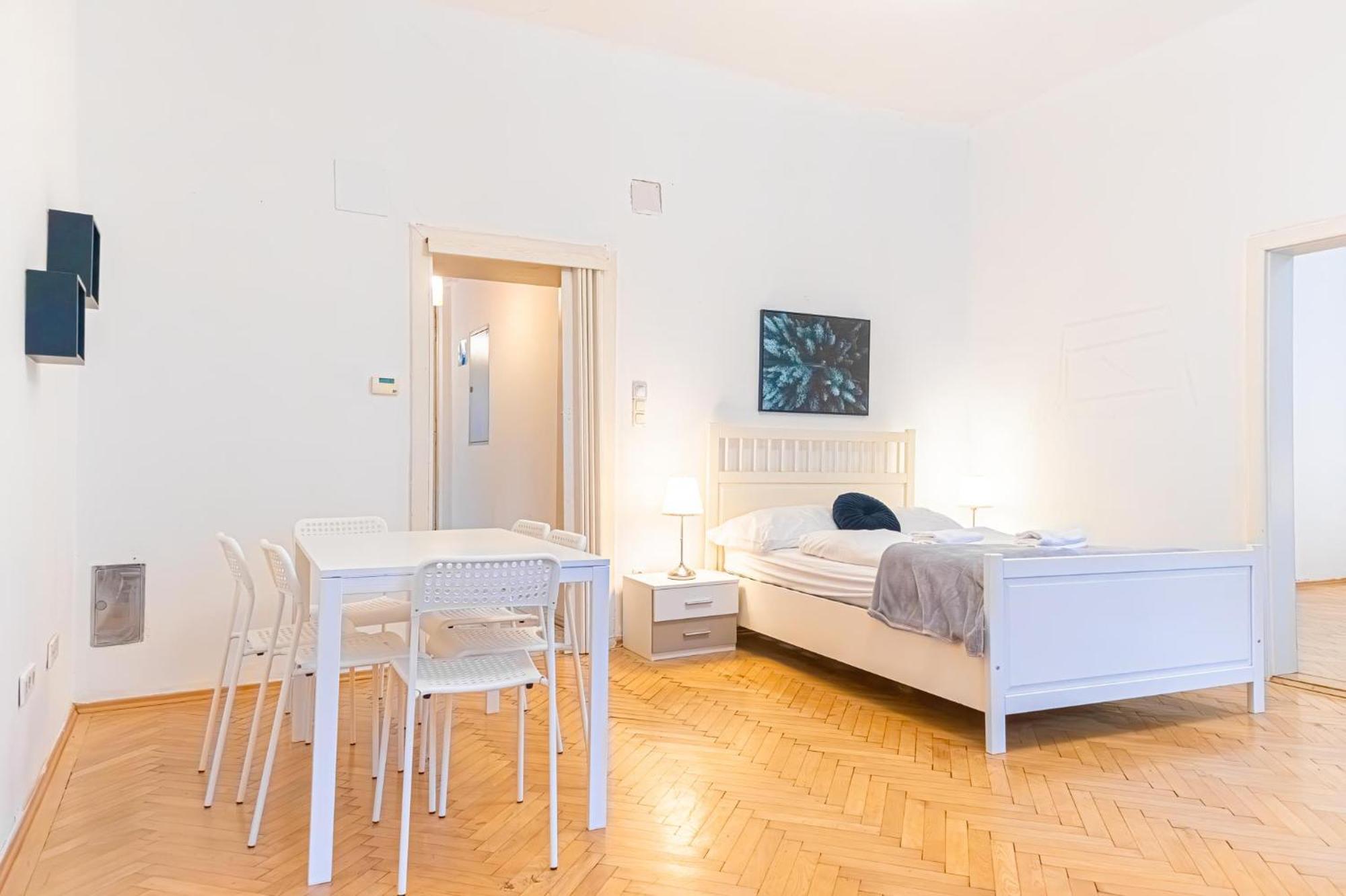 Deluxe 3Br Apt. Wiener Stadthalle - Suitable For Longstays Luaran gambar