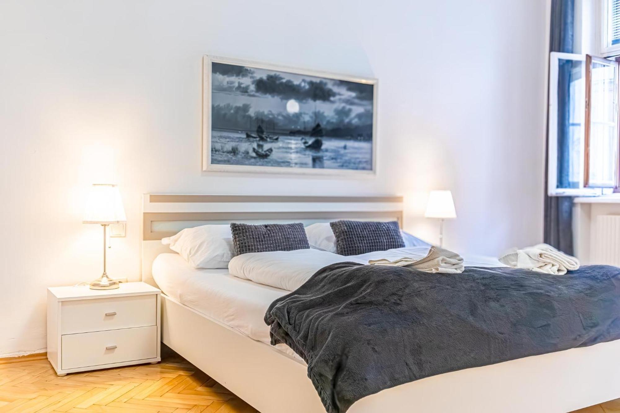 Deluxe 3Br Apt. Wiener Stadthalle - Suitable For Longstays Luaran gambar