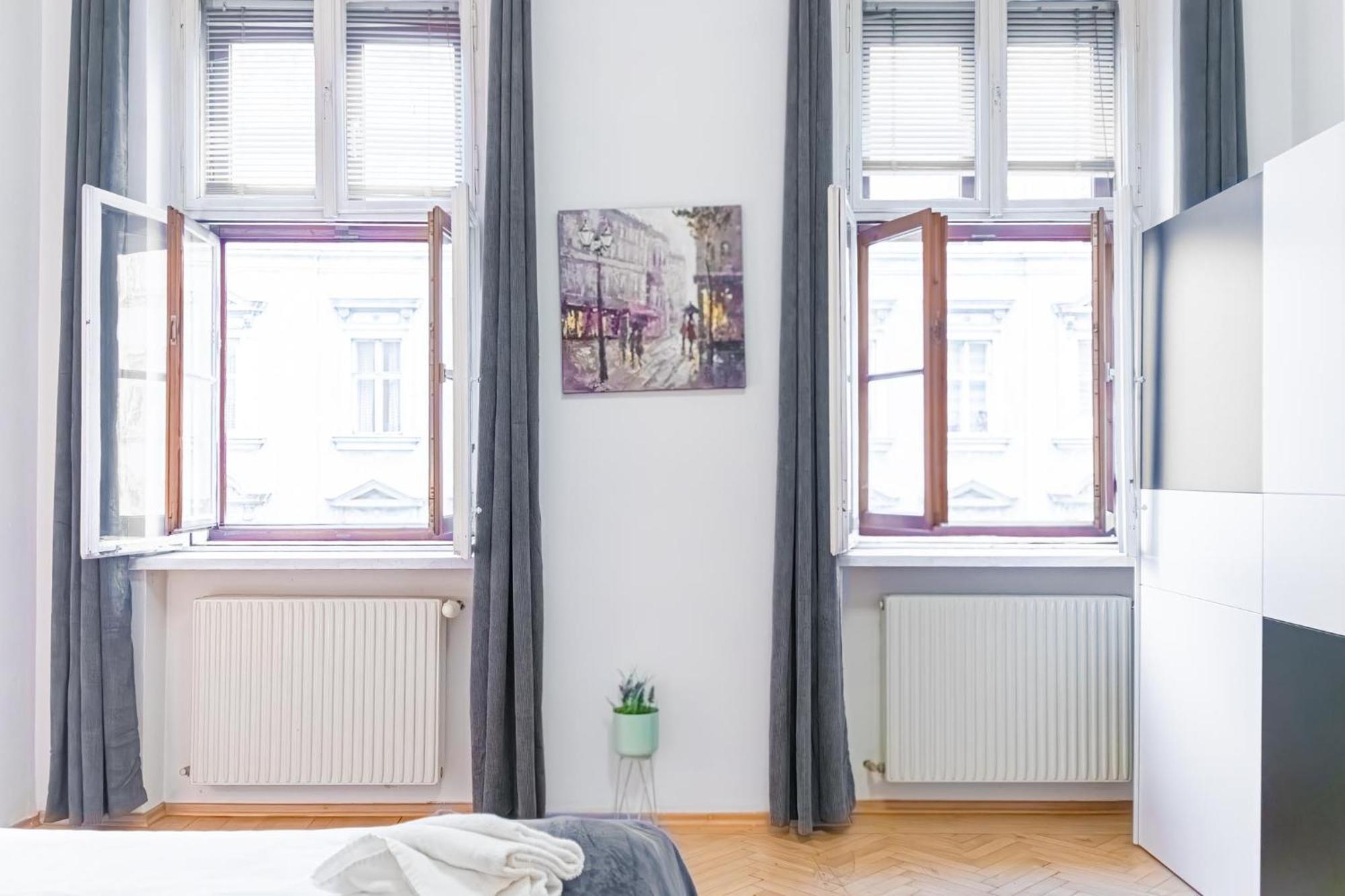 Deluxe 3Br Apt. Wiener Stadthalle - Suitable For Longstays Luaran gambar